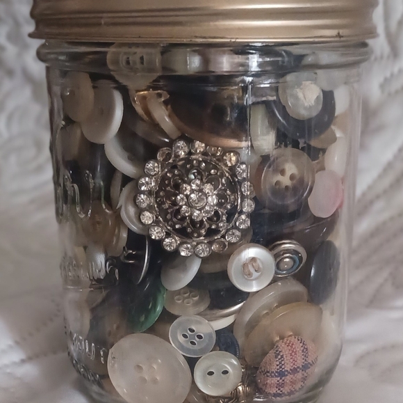 Buttons Mix Jar - Picture 5 of 5